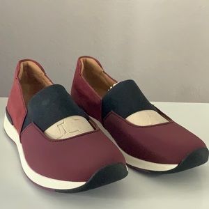 Vionic Suede Cosmic Cadee Mary Janes NWOT Burgundy & Black NWOT